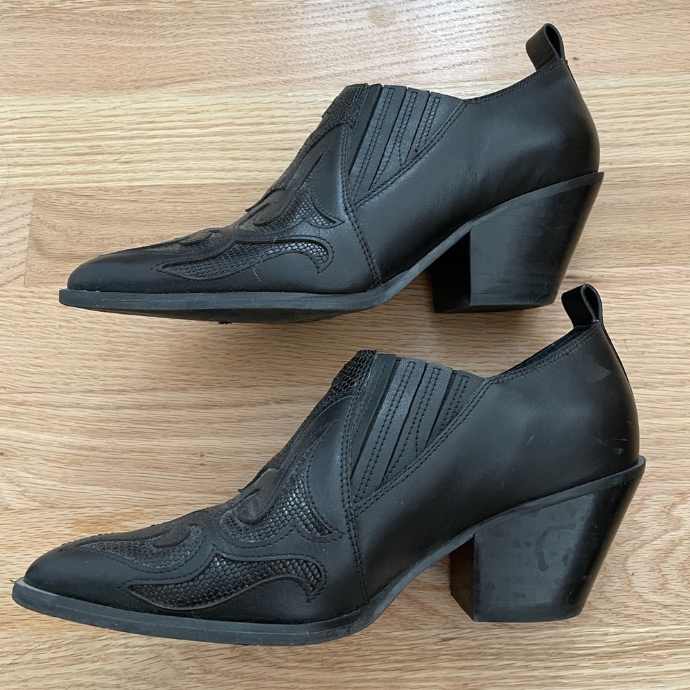 Marc Fisher bootie 6M
